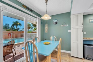 Villa, 2 Bedrooms | Dining