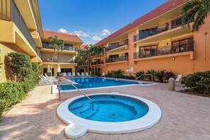 Appart'hôtel, 2 chambres | Piscine
