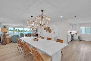 Kondominium, 3 kamar tidur | Tempat makan