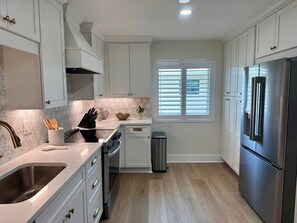 Condo, 3 habitaciones | Cocina privada | Refrigerador, microondas y tostadora 