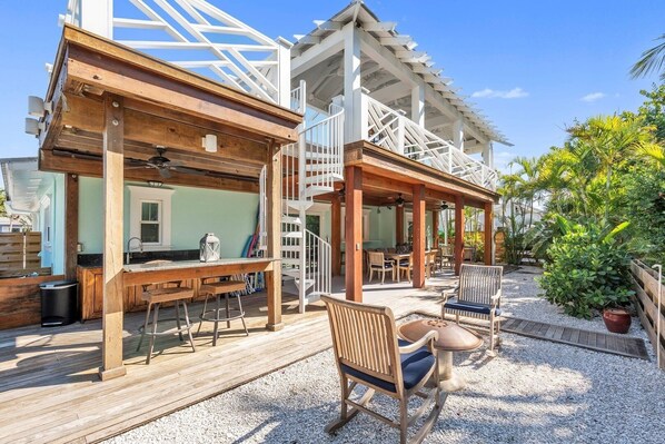 Maison, 3 chambres | Restauration en plein air