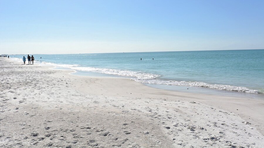 The Lady Fish 3 Bedroom Home by RedAwning