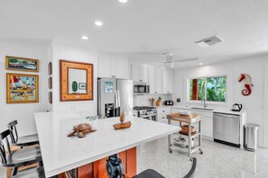 House, 3 Bedrooms | Private kitchen | Fridge, microwave