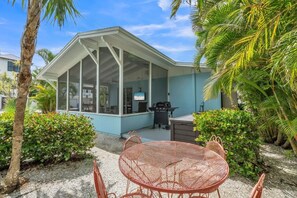 Villa, 2 Bedrooms | Outdoor dining