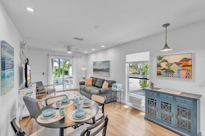 Villa, 2 Schlafzimmer | Wohnbereich | Fernseher, DVD-Player