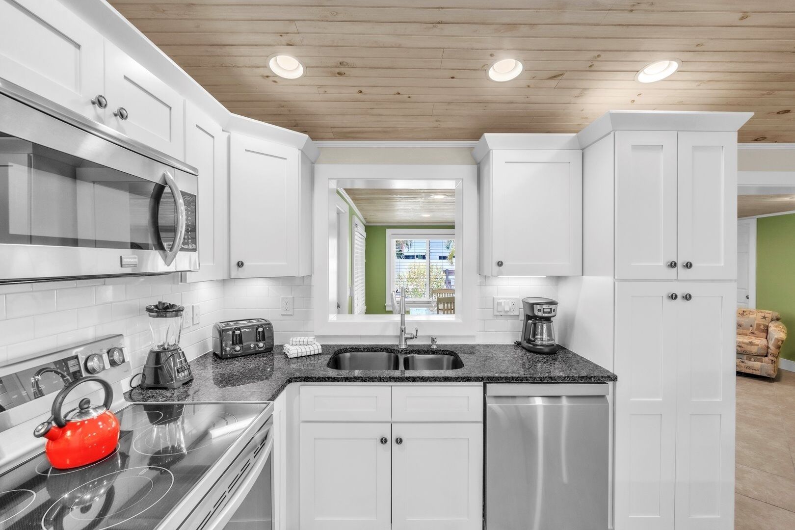 House, 3 Bedrooms | Private kitchen | Fridge, microwave, dishwasher, coffee/tea maker