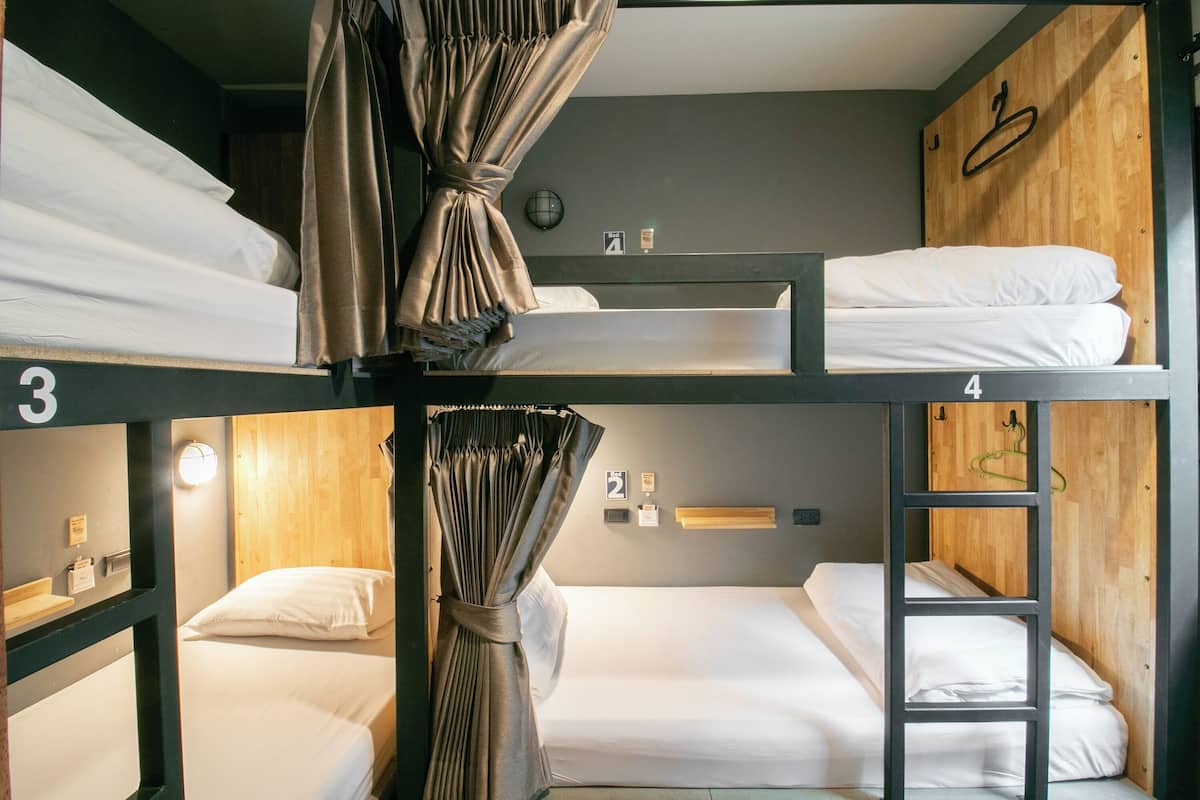 WiFi (free), bed sheets