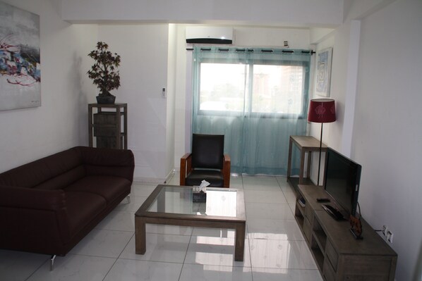 Classic Apartment | Living area | Flat-screen TV - L'Almamya Hôtel & Résidence (Conakry)