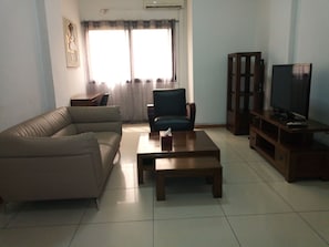 Classic Apartment | Living area | Flat-screen TV - L'Almamya Hôtel & Résidence (Conakry)