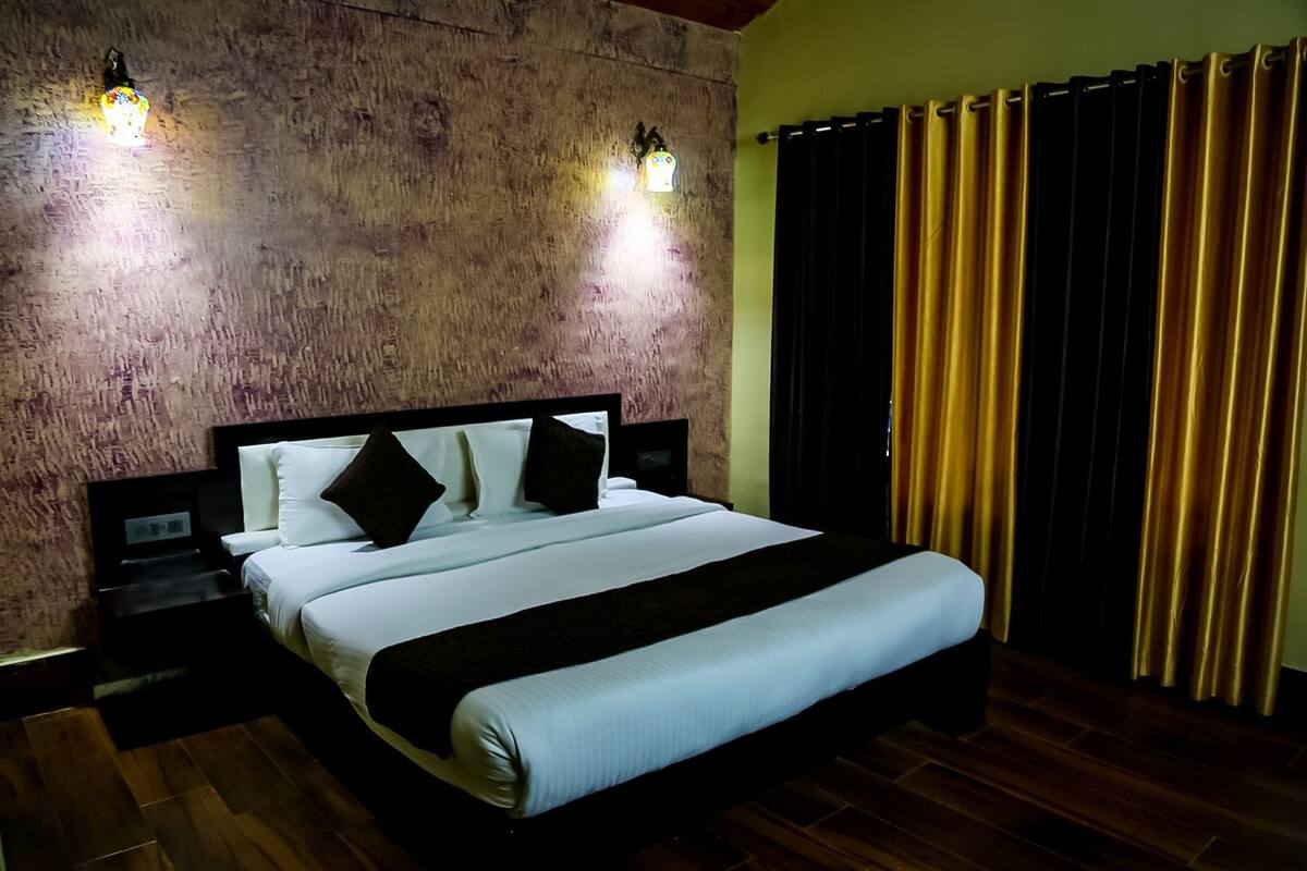Rollaway beds, free WiFi, bed sheets