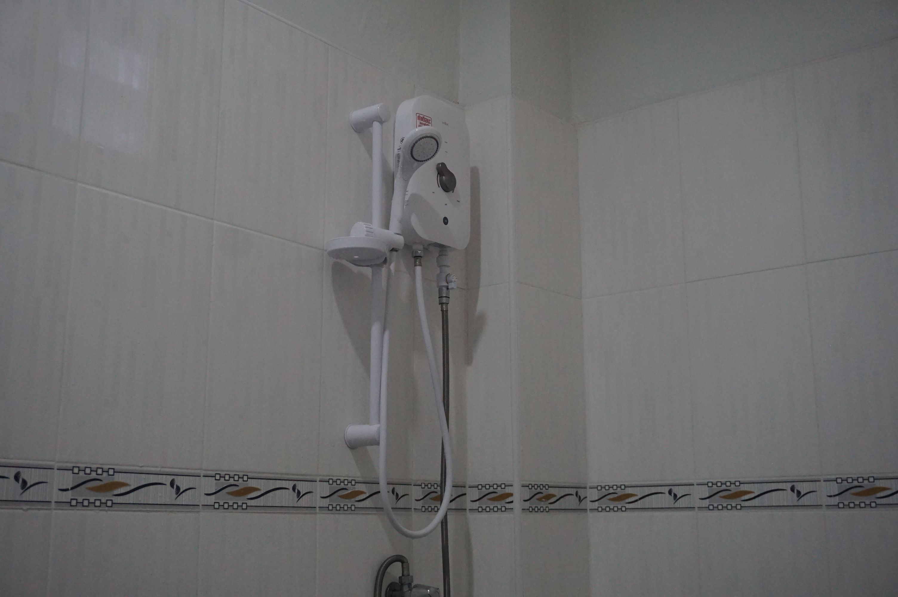 standard double room | bathroom shower