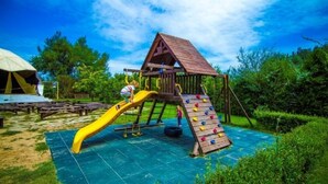 子供用の遊び場 - 屋外