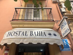 Front of property - Hostal Bahía (Cádiz)