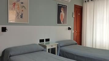 Escritorio, cortinas blackout, wifi gratis y ropa de cama