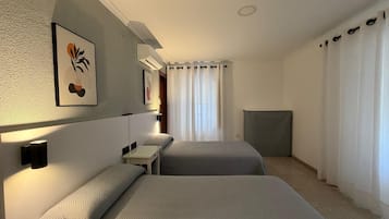 Triple Room | Desk, blackout drapes, free WiFi, bed sheets