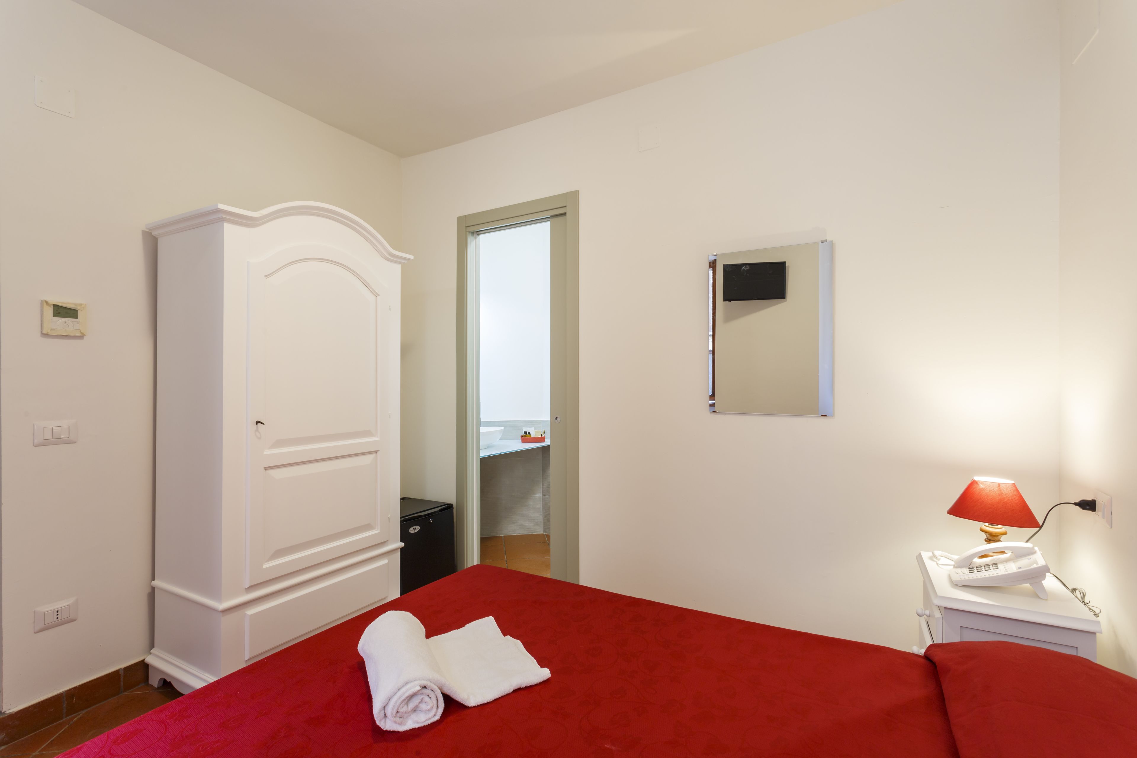 minibar, in-room safe, desk, free wifi