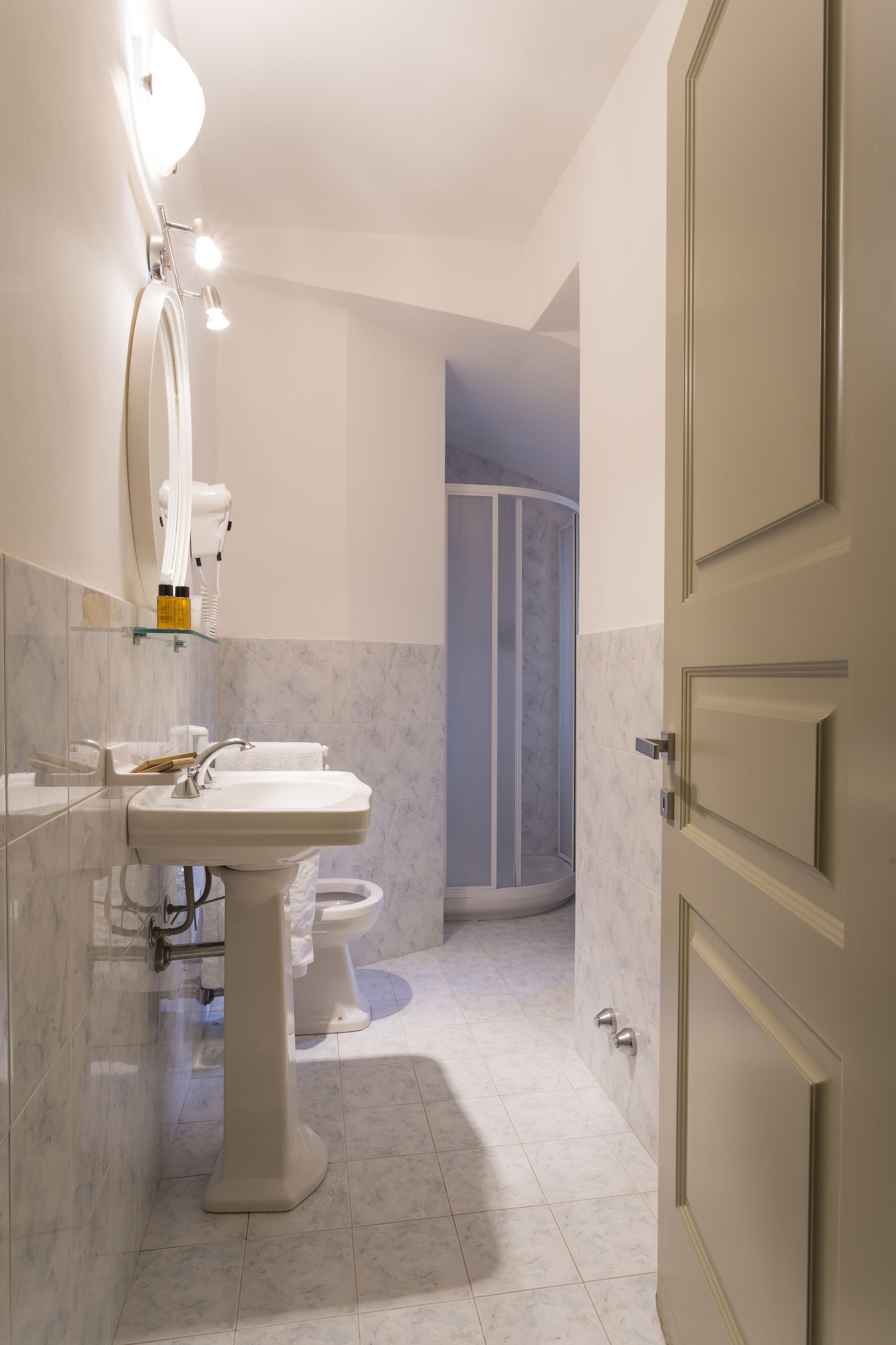 shower, free toiletries, hair dryer, bidet