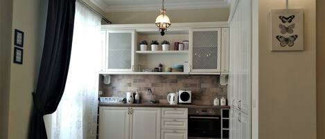 디자인 아파트, 침실 1개, 코너 | 전용 주방 | 냉장고, 오븐, 쿡탑, 커피/티 메이커