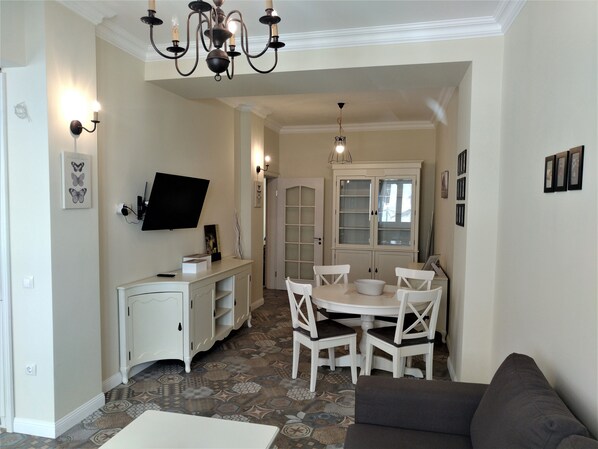Design Apartment, 1 Bedroom, Corner | In-room dining