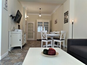 Design-Apartment, 1 Schlafzimmer, Eckzimmer | Wohnbereich | Flachbildfernseher