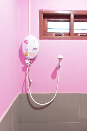 Standard Double Room | Bathroom shower