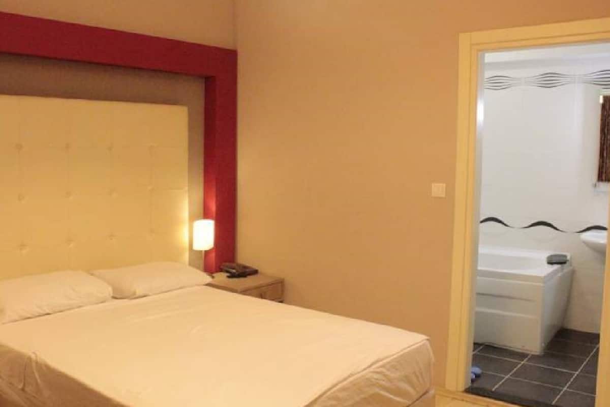 Standard Room, Jetted Tub