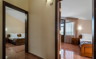 In-room safe, desk, free WiFi