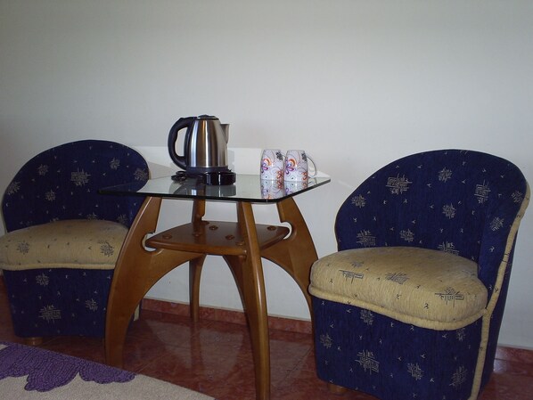 Standard Double Room | Living area | TV - Chuchulev (Sozopol)