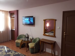 Triple Room | Living area | TV - Chuchulev (Sozopol)