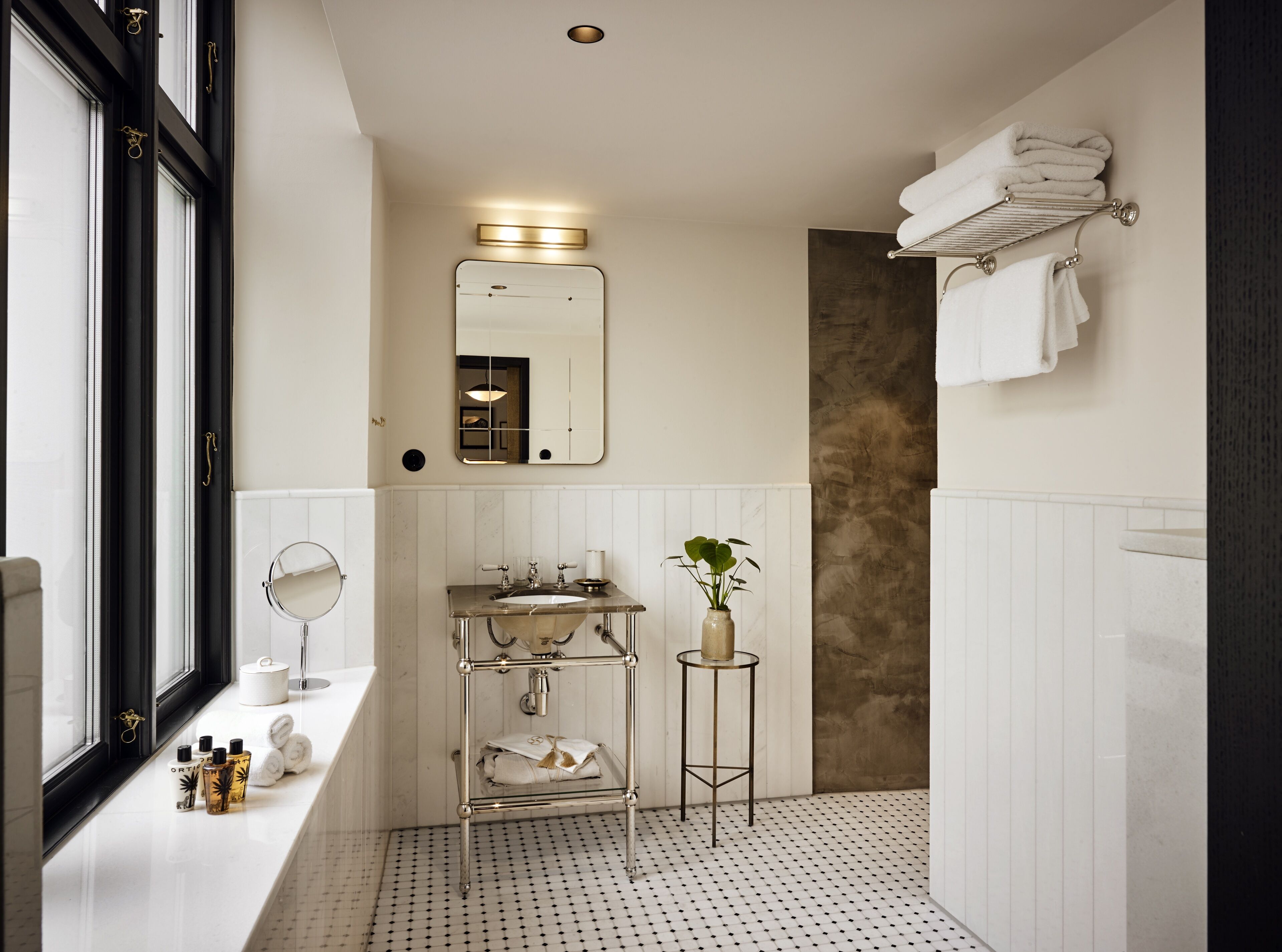 sanders bedroom | bathroom | shower, free toiletries, hair dryer, slippers