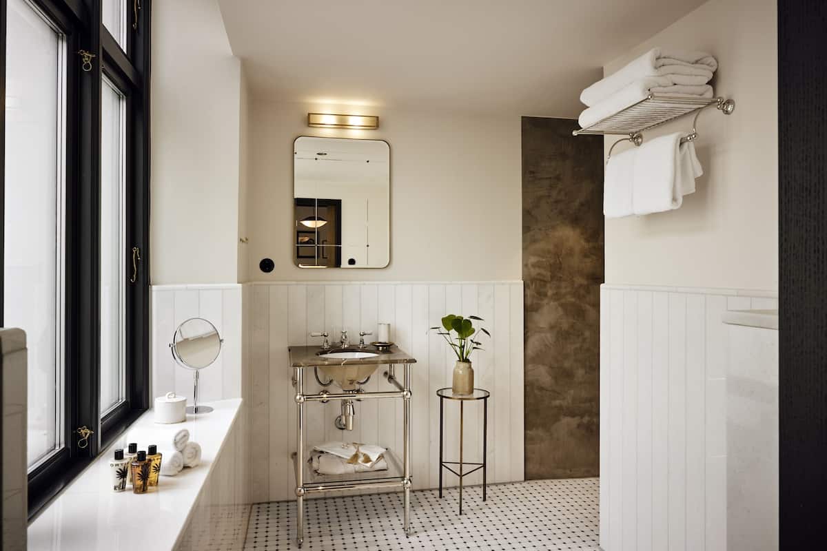 sanders bedroom | bathroom | shower, free toiletries, hair dryer, slippers