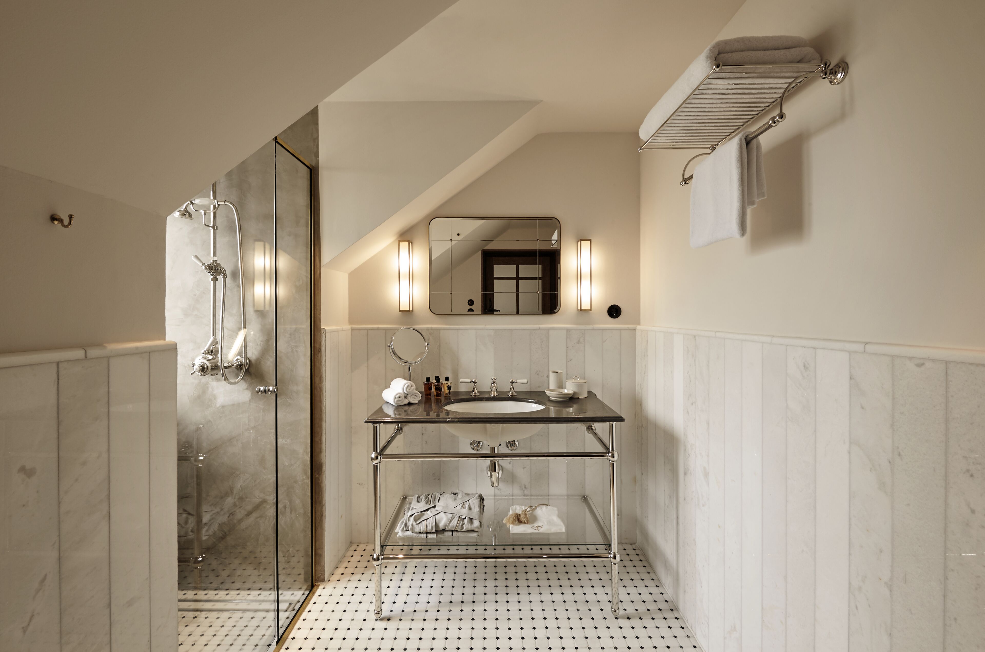 single room | bathroom | shower, free toiletries, hair dryer, slippers