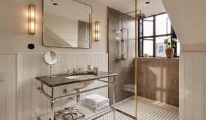 Sanders Bedroom | Baño | Ducha, artículos de higiene personal gratuitos y secador de pelo