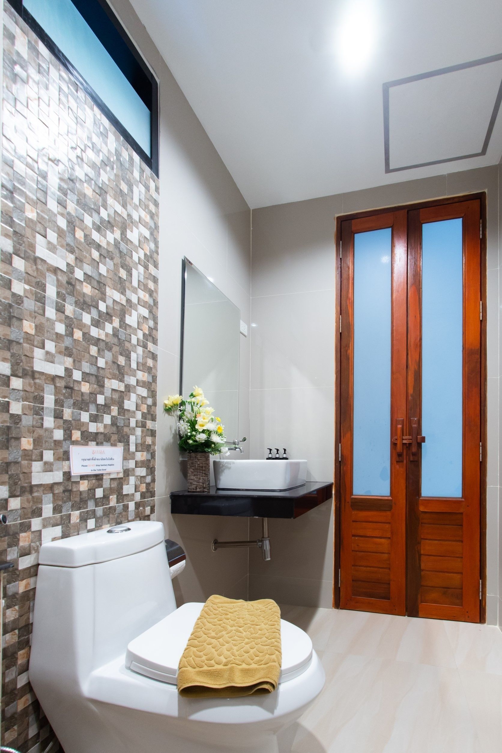 shower, rainfall showerhead, free toiletries, hair dryer