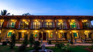 Façade de lâhĂ©bergement - soirĂ©e/nuit