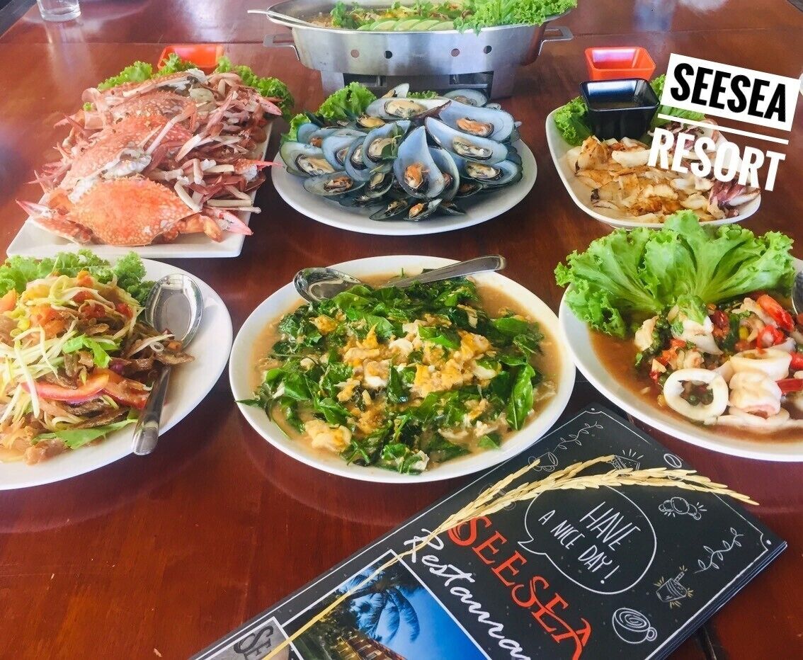 breakfast, lunch, dinner served; international cuisine