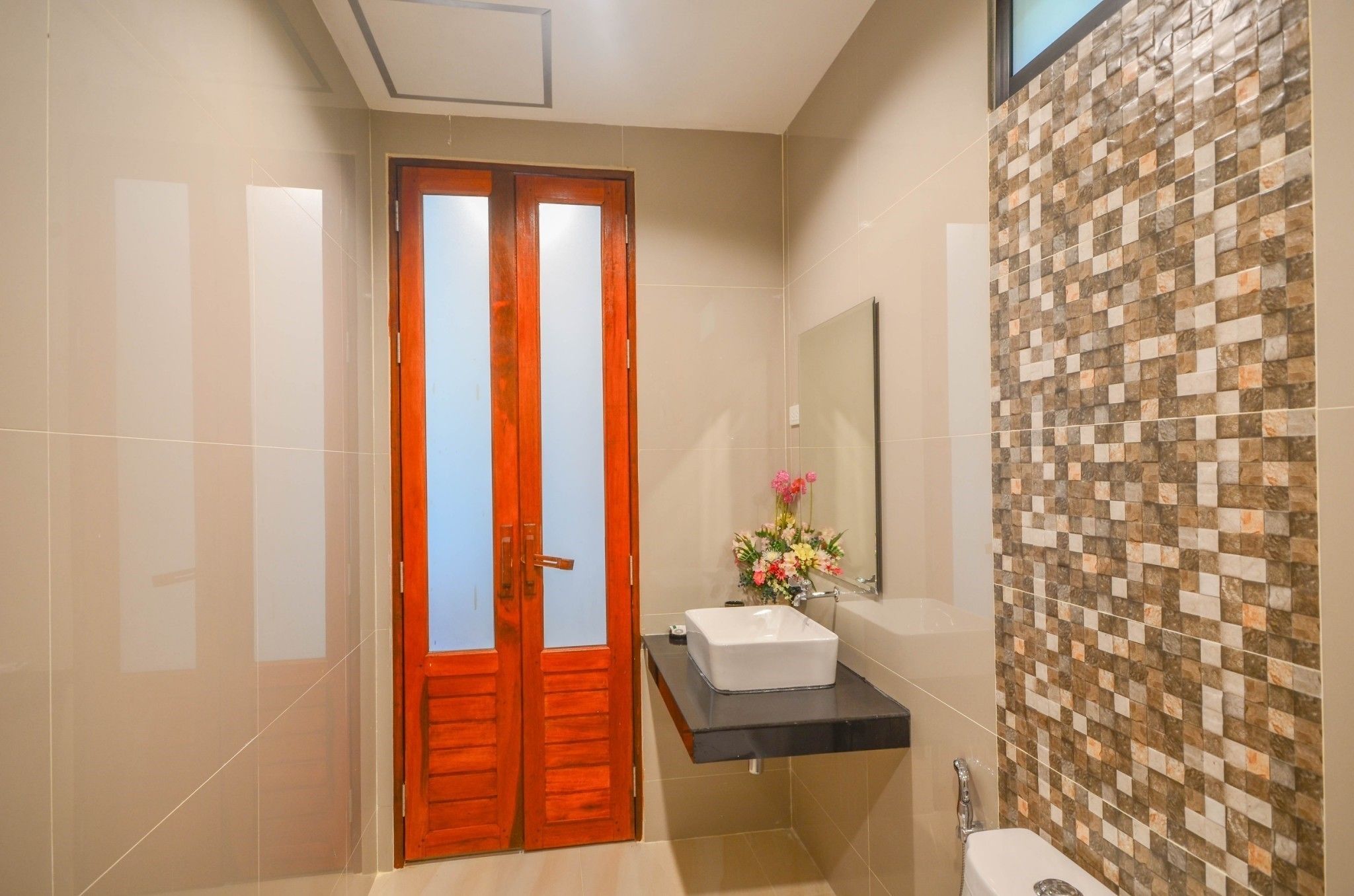 superior double room | bathroom | shower, rainfall showerhead, free toiletries, hair dryer