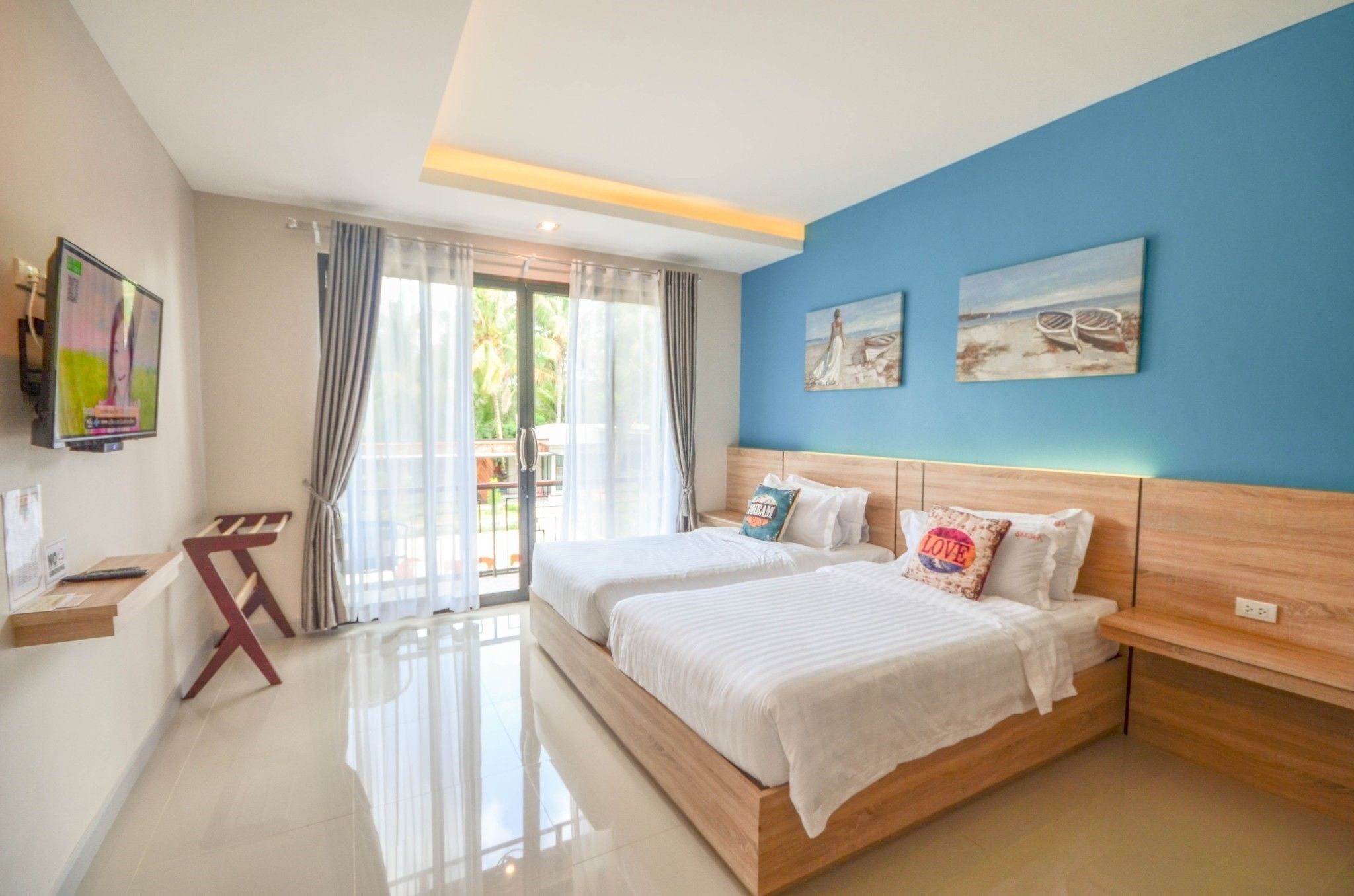 deluxe twin room | minibar, blackout curtains, free wifi, wheelchair access