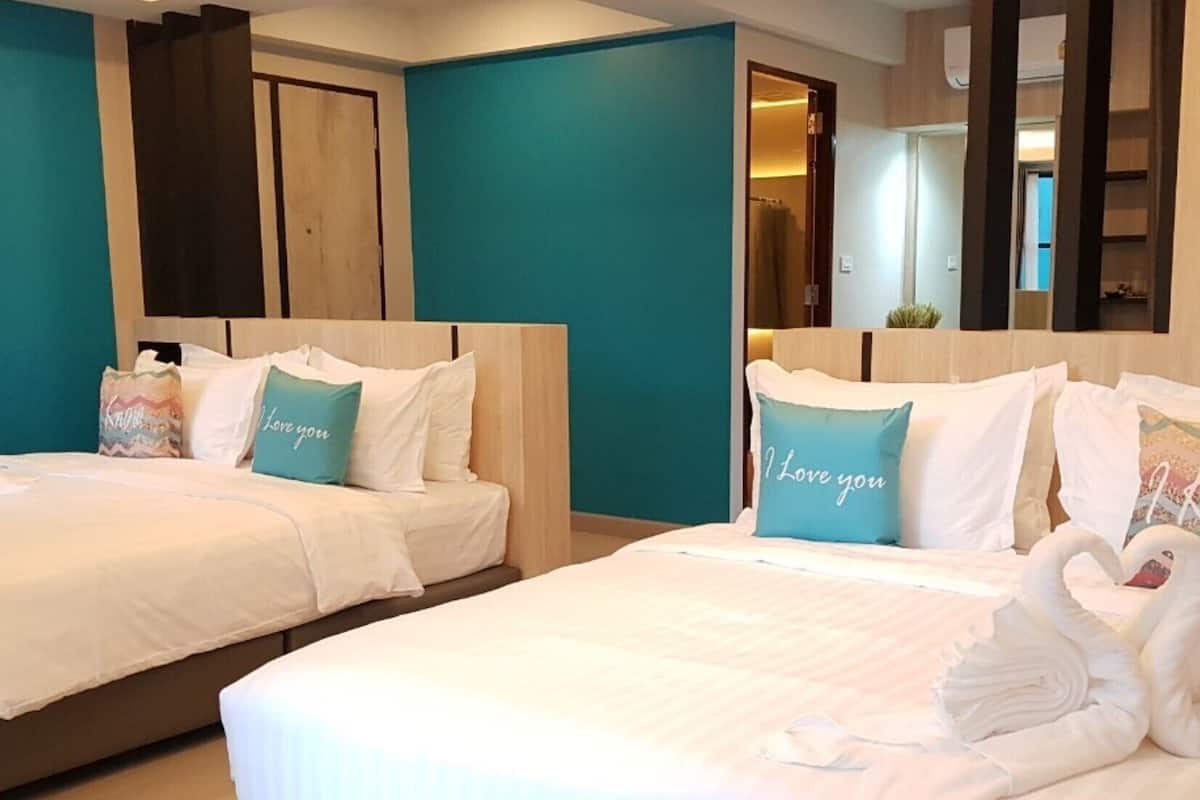family room | minibar, blackout curtains, free wifi, wheelchair access