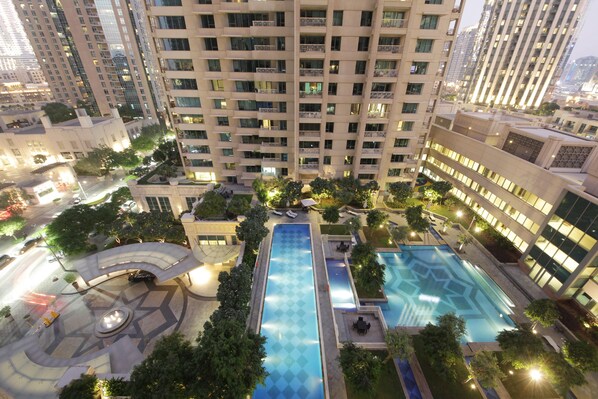 Outdoor pool - New Arabian Holiday Homes - 29 Boulevard (Dubai)