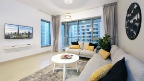 Apartamento City | Zona de estar | Una televisión LED