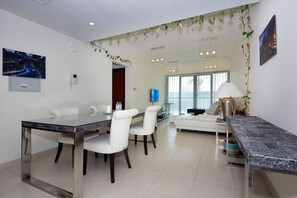 Apartment, 1 Bedroom (2505) | In-room dining