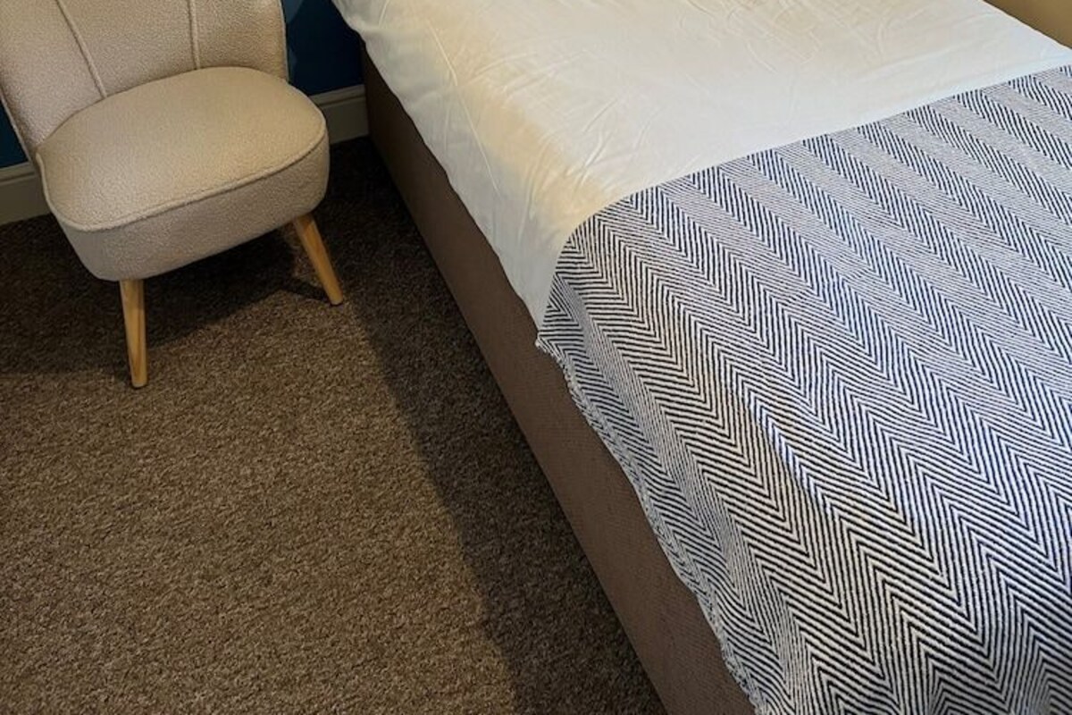 WiFi (free), bed sheets