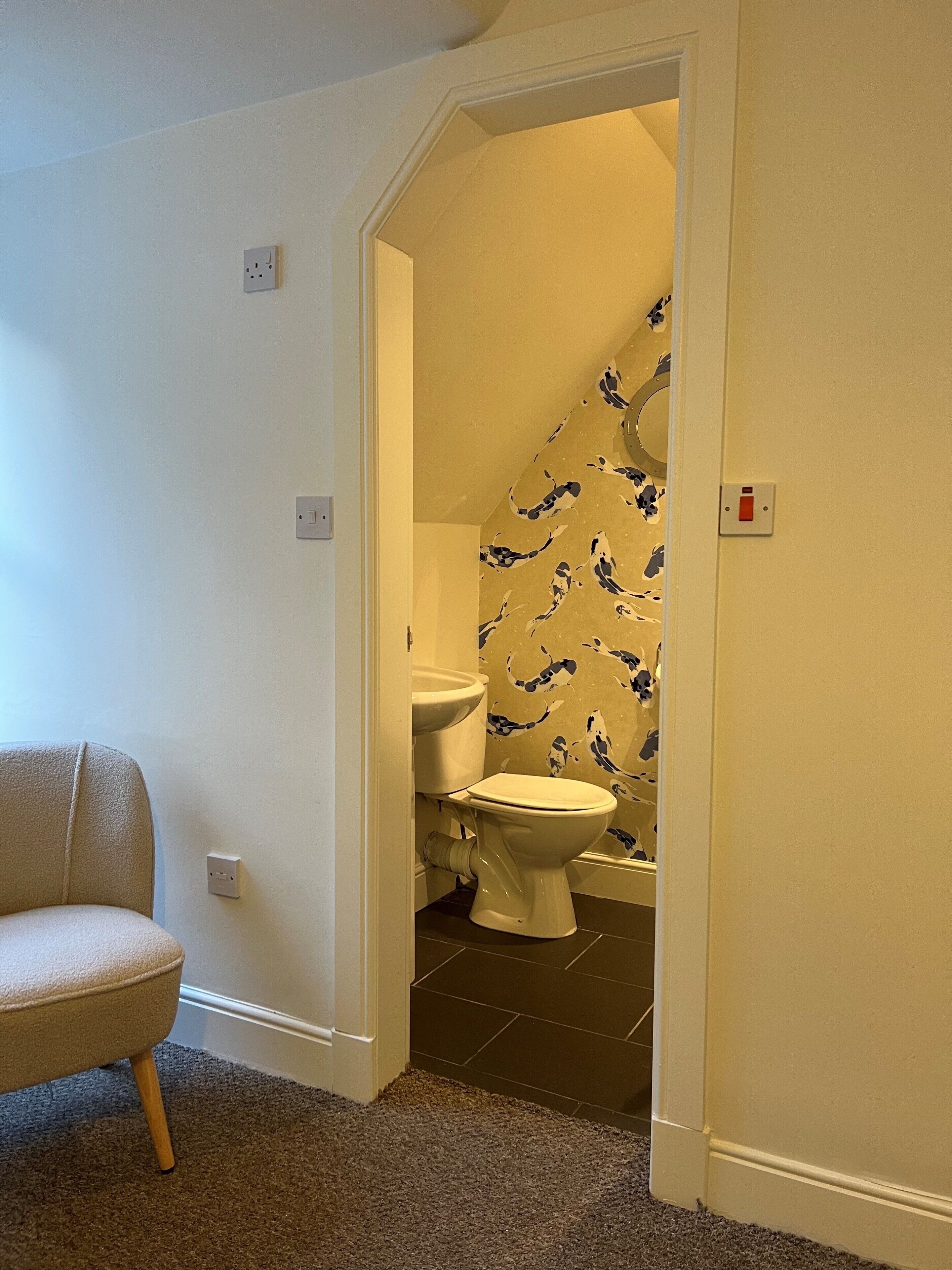 classic single room, ensuite | bathroom | free toiletries, hair dryer, towels