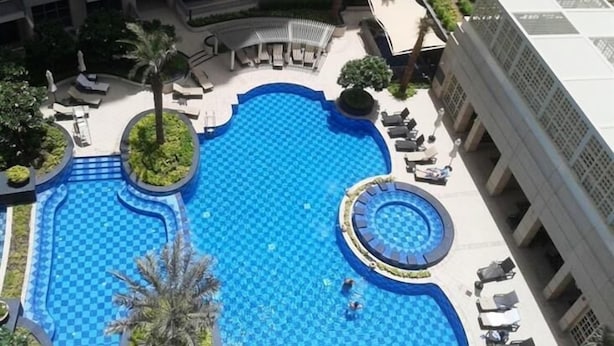Outdoor pool - New Arabian Holiday Homes - Standpoint (Dubai)