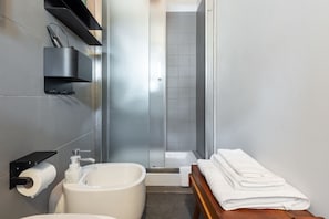 Dusche im Bad