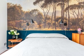 Quarto casal superior, 1 cama Queen, para não fumantes | Camas com colchões de espuma com sistema de memória, frigobar
