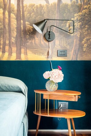 Memory-foam beds, minibar, individually decorated - Buonanotte Colosseo (Rome)