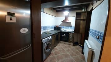 Apartamento, 2 habitaciones (Espliego) | Cocina privada | Frigorífico grande, microondas, placa de cocina y lavavajillas