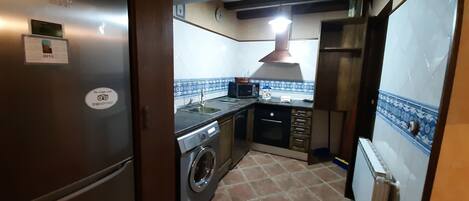 アパートメント 2 ベッドルーム (Espliego) | 専用キッチン | 大型冷蔵庫、電子レンジ、コンロ、食器洗い機
